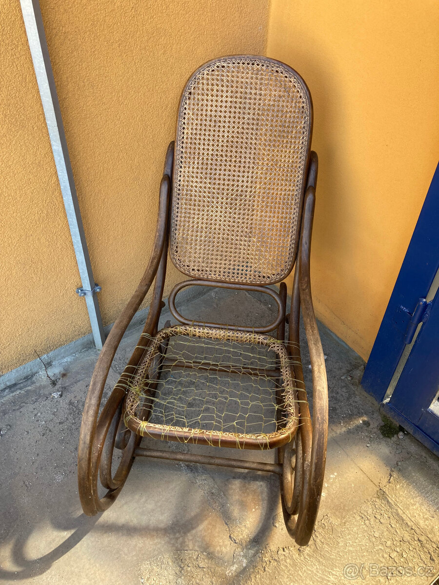 Houpací křeslo staré k resturování za 500 kč - 3