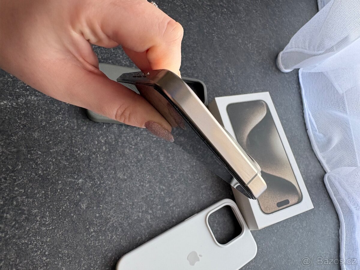 iPhone 15 pro + AirPods - 3