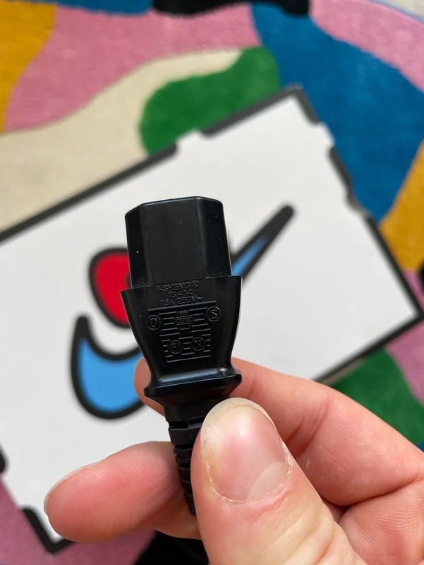 Napájecí kabel 1,8 m do PC / monitoru - 3