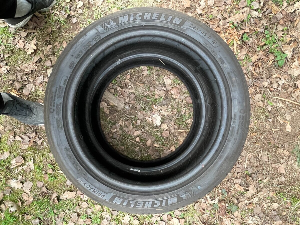 Dvě letní pneu 225/45/18 Michelin - 3