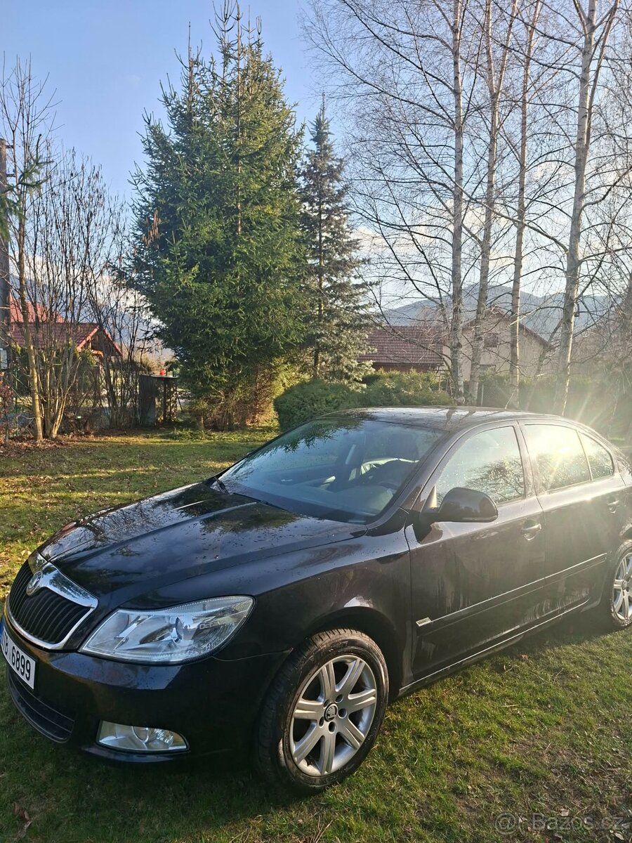 Škoda Octavia TSi černá barva - 3