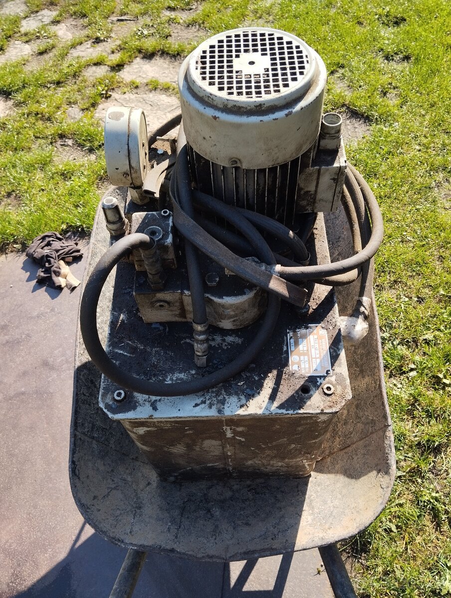 Hydraulická jednotka - 3