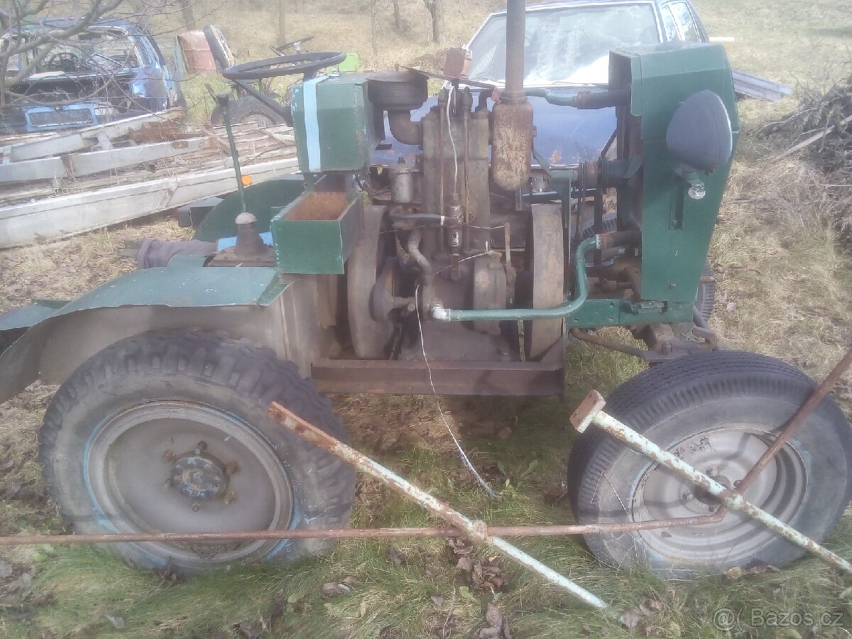 TRAKTOR DĚLANÝ S MOTOREM TRIUMPH VELMI ZAJÍMAVÝ - 3