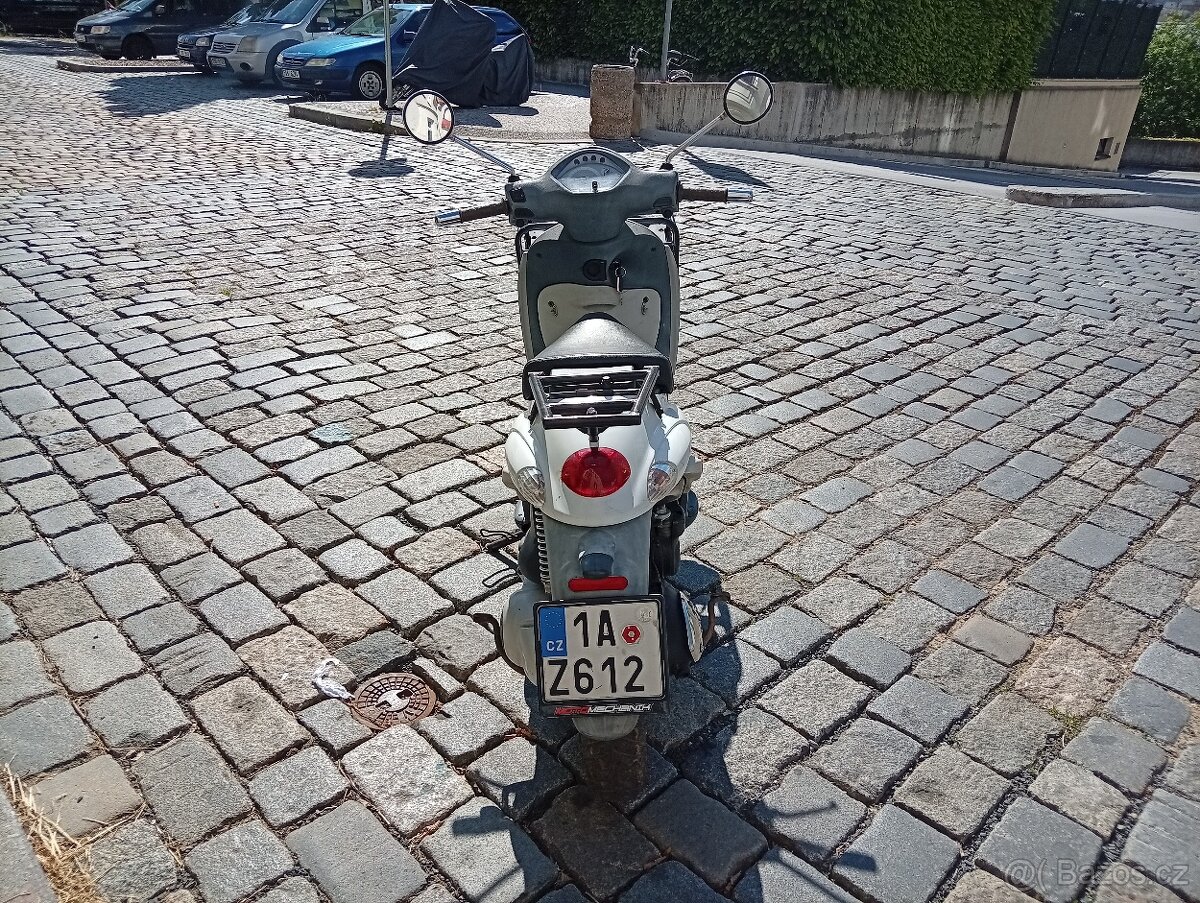 Piaggio Liberty 125 bílá barva - 3