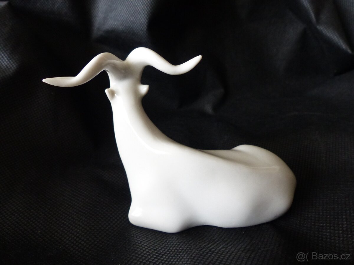 Brusel Kozoroh L.Meszaros Royal Dux 1960 100%stav - 3