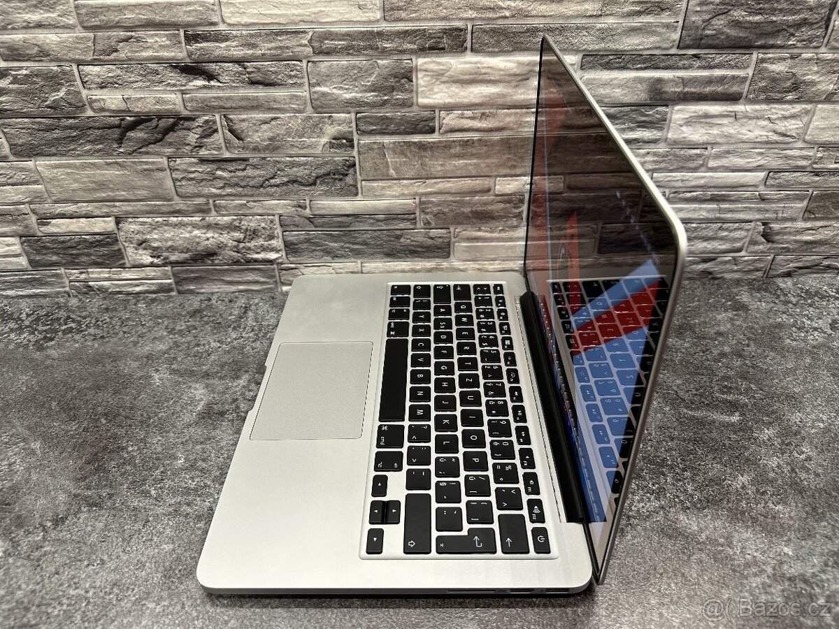MacBook Pro 13" 2015 i5 / 8GB / 256GB - 3