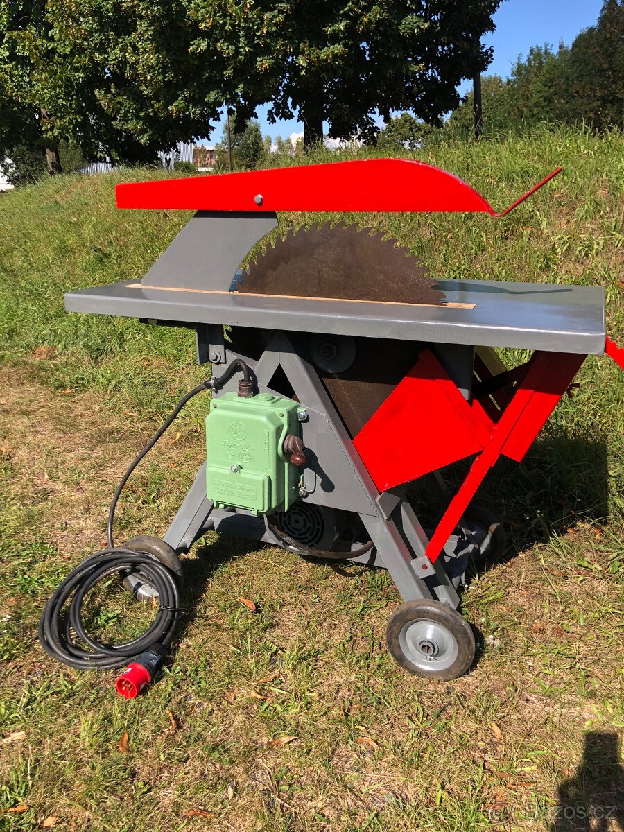 CIRKULÁRKA S KOLÉBKOU - 3