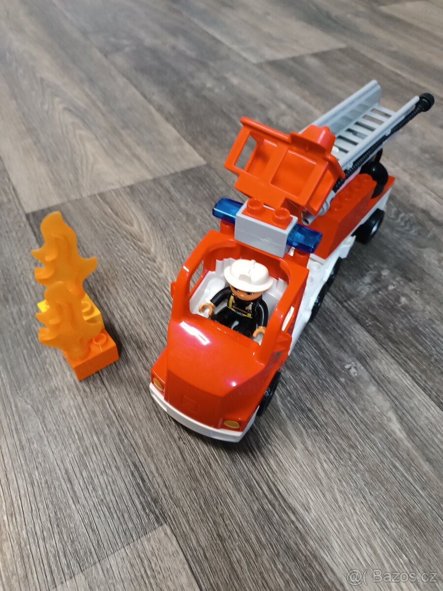 Lego Duplo Hasičská stanice s vozem + hasicky vůz - 3