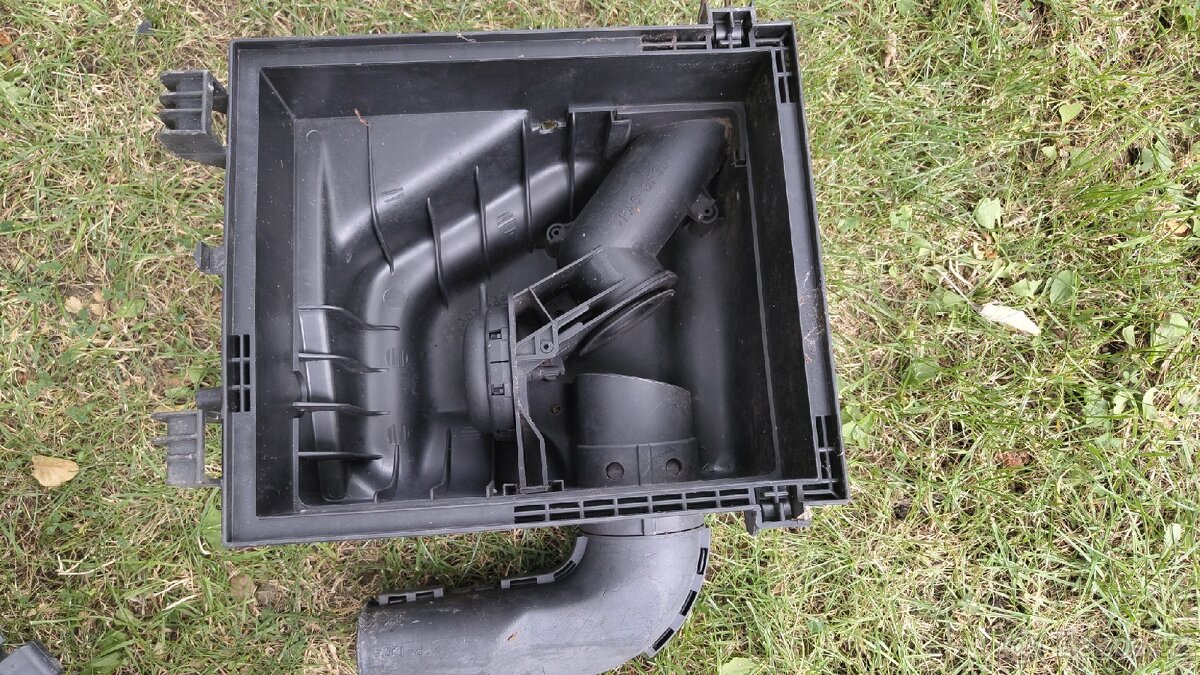 VW Passat B5 filtr box - 3