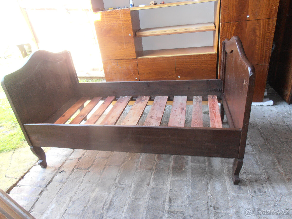 STAROŽITNÁ DŘEVĚNÁ POSTEL - 3