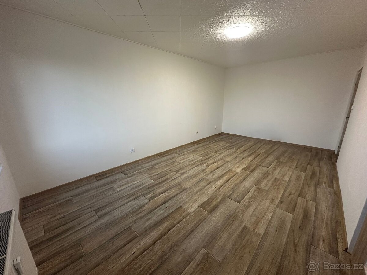 Pronájem bytu 2+1, 65 m² – Chvaletice - 3