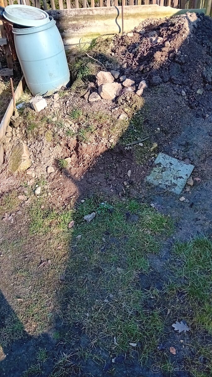 Zemina z výkopu. - 3