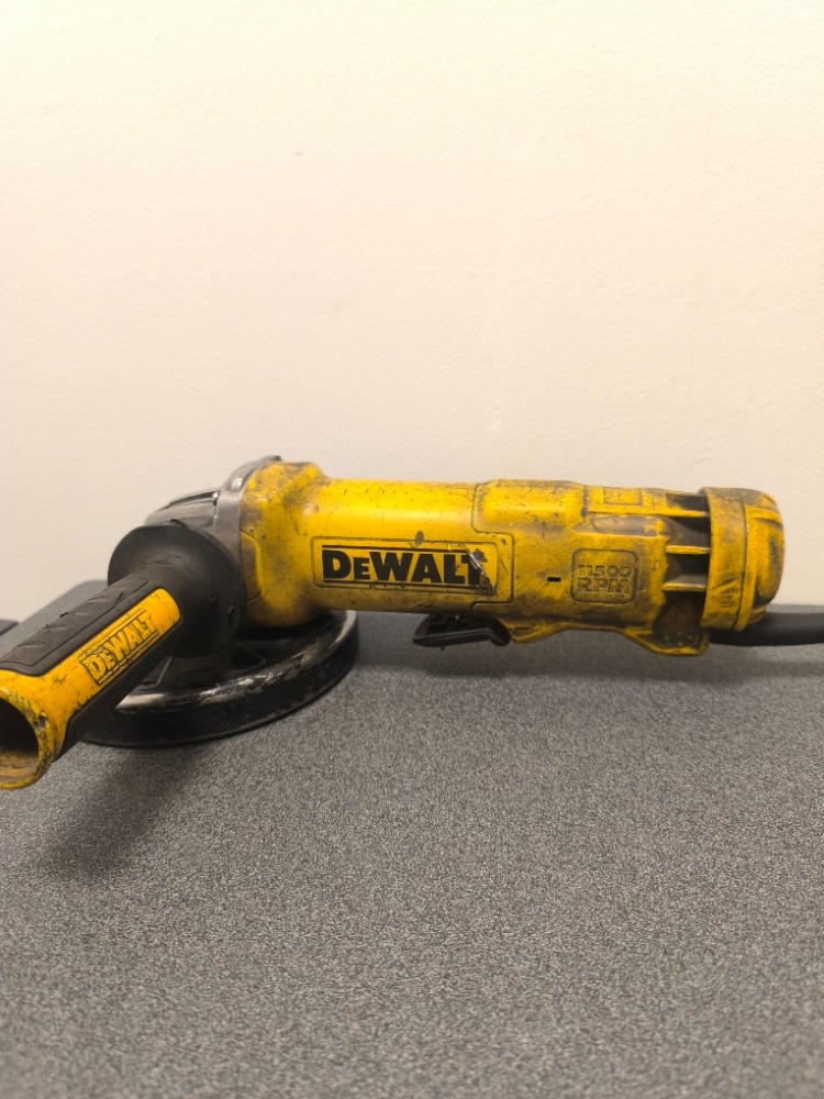 Dewalt DWE4233 Úhlová Bruska - 3