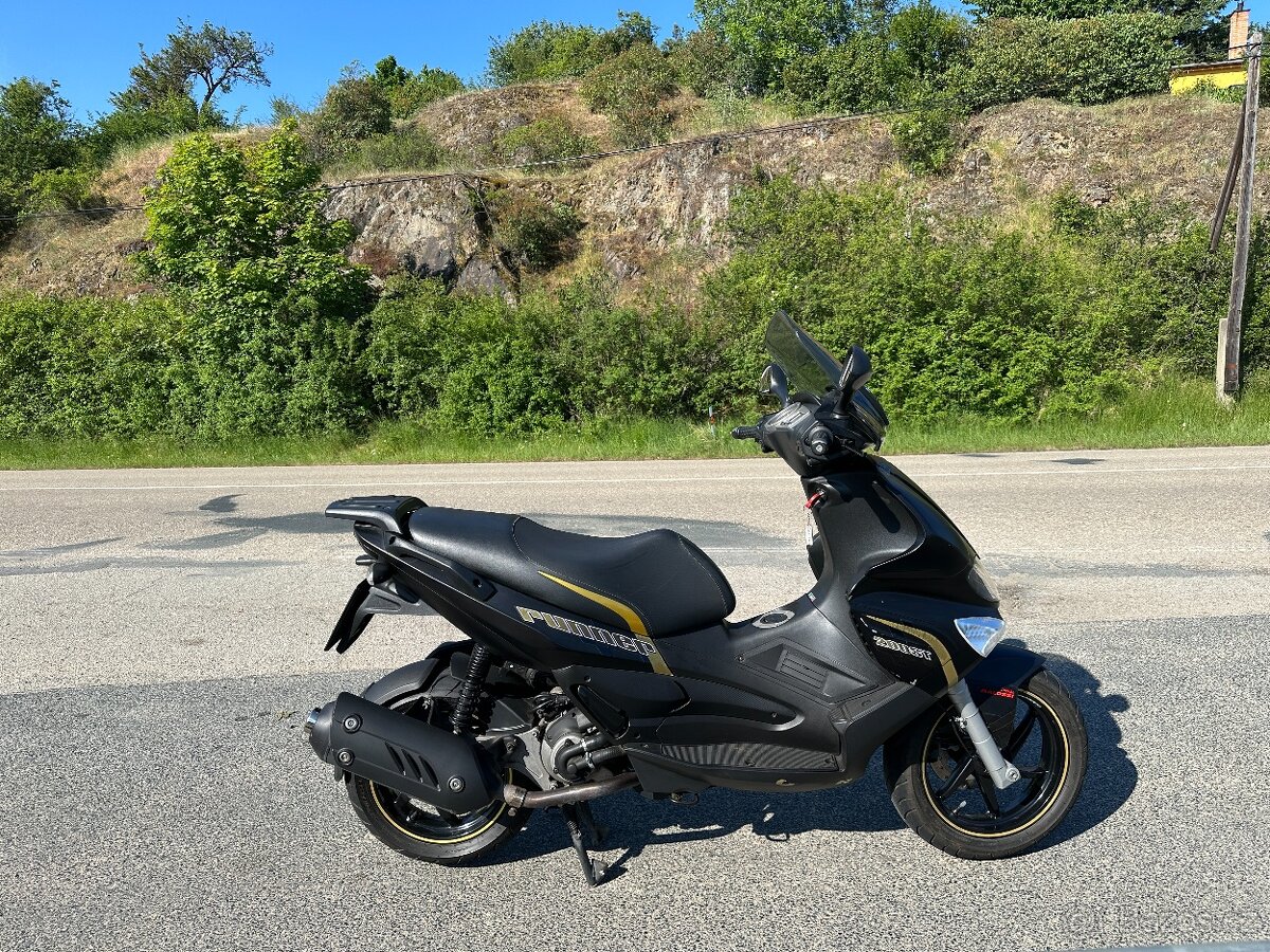Gilera Runner 200 ST r.v. 2011 - 3