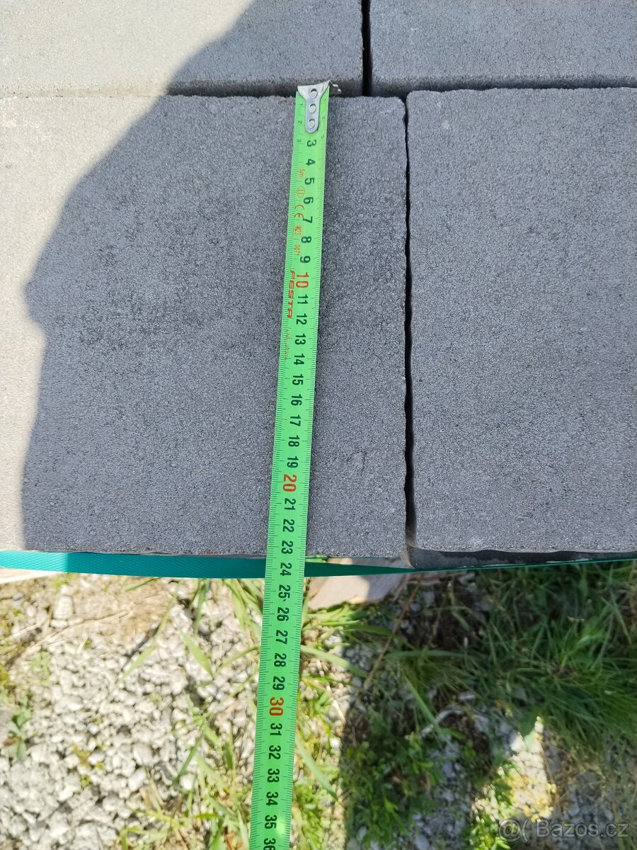 Prodám zbytek dlažby 23x23x6,5cm - 3