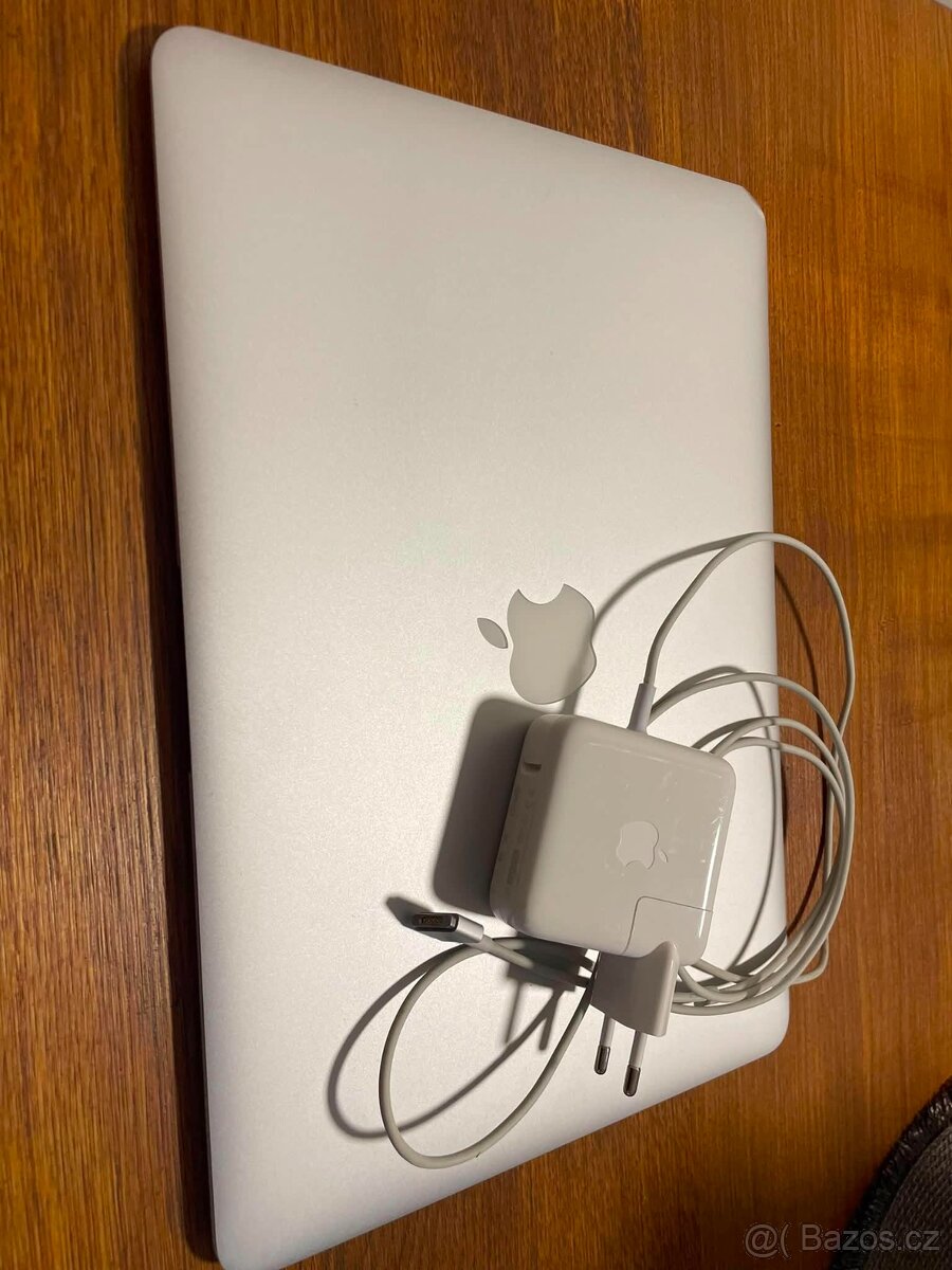 Apple MacBook Air 13" (Early 2015) | Intel Core i5 | 4 GB - 3