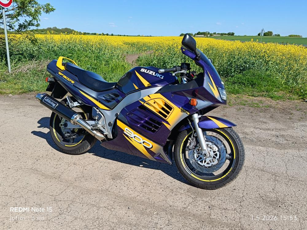 Suzuki RF 900 R - 3
