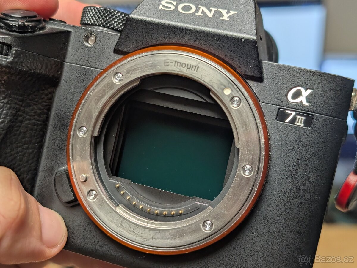 Sony A7 III včetně příslušenství - 3