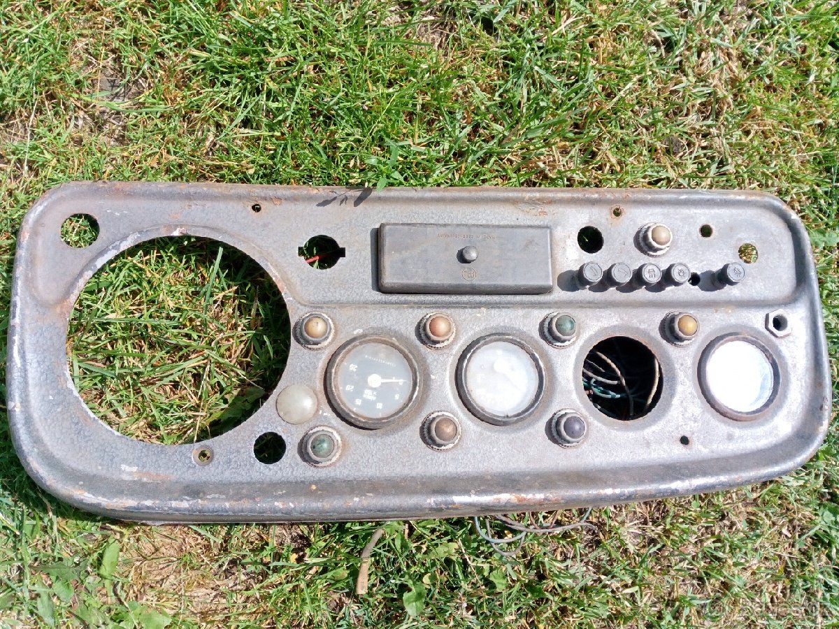 Škoda RTO 706 přístrojová deska. - 3