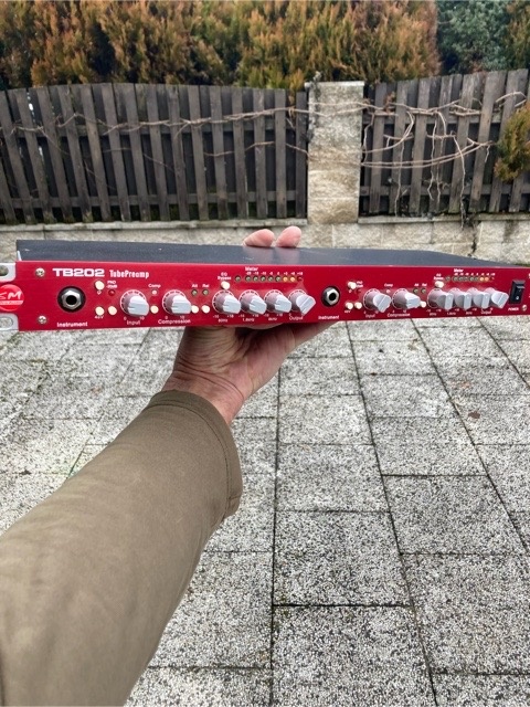 Studiový zesilovač TB202 - 3