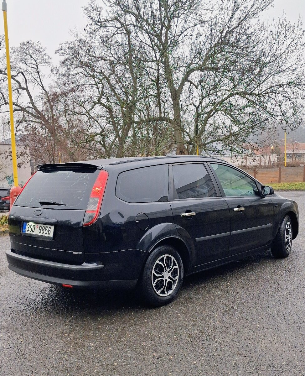 Ford Focus2 kombi 2006 1.6 benzín - 3