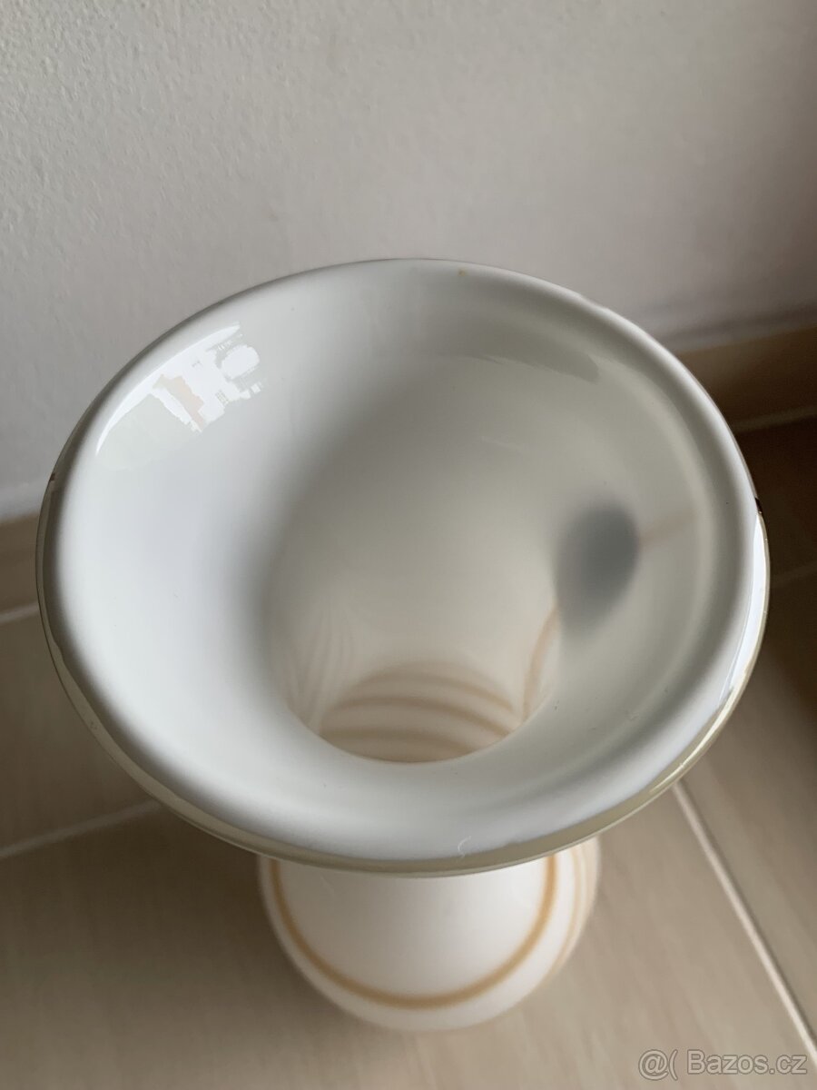 Váza hutní mléčné sklo s knoflíky - 3
