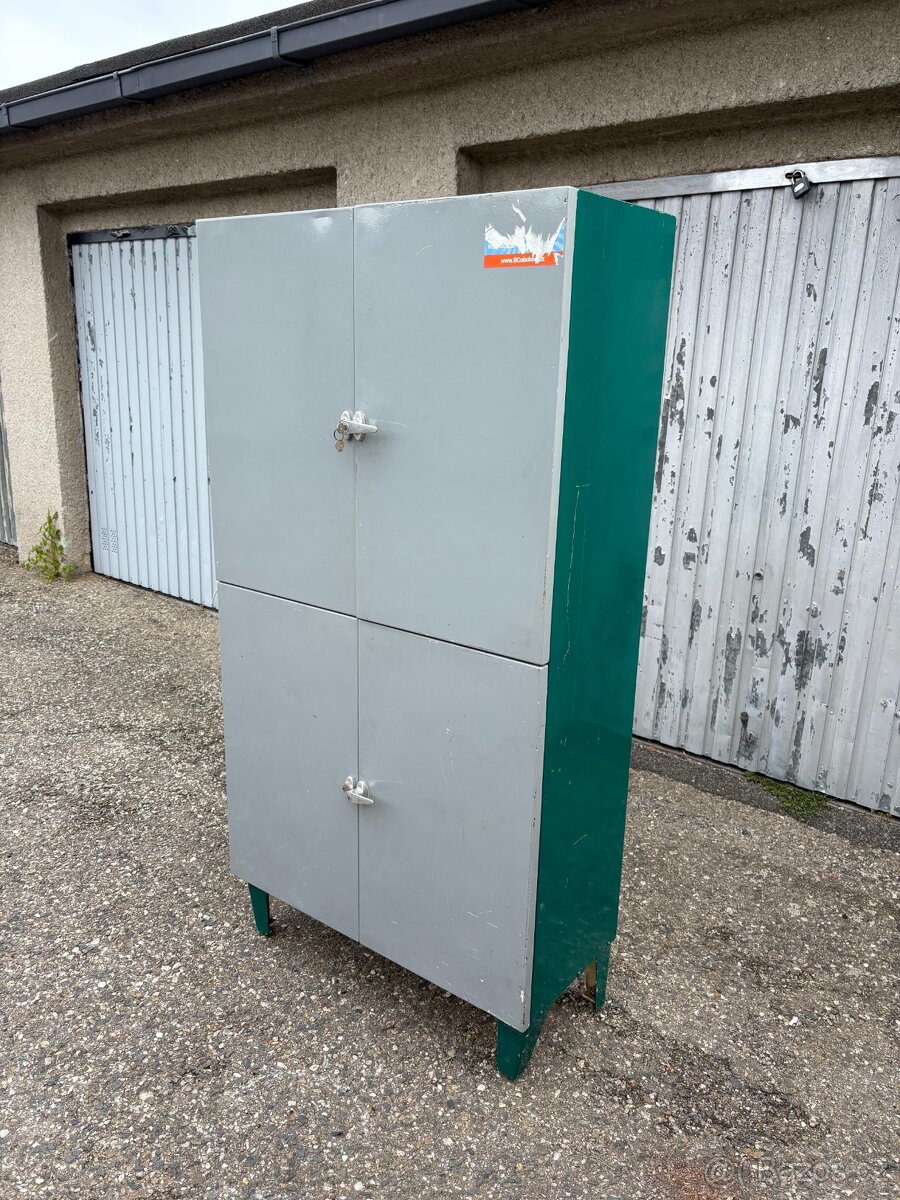 Stará plechová skříň - 3