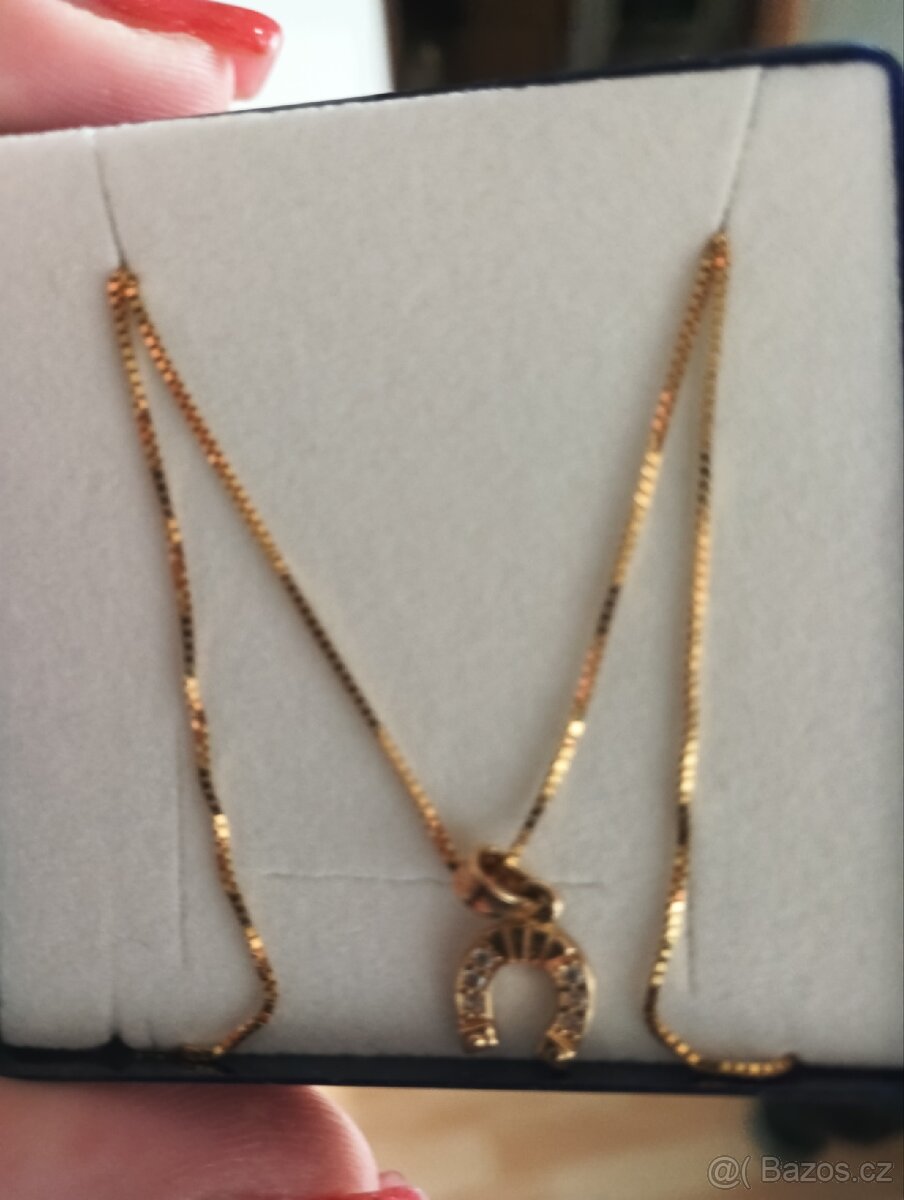 Zlatý řetízek s přívěskem se zirkony - 3