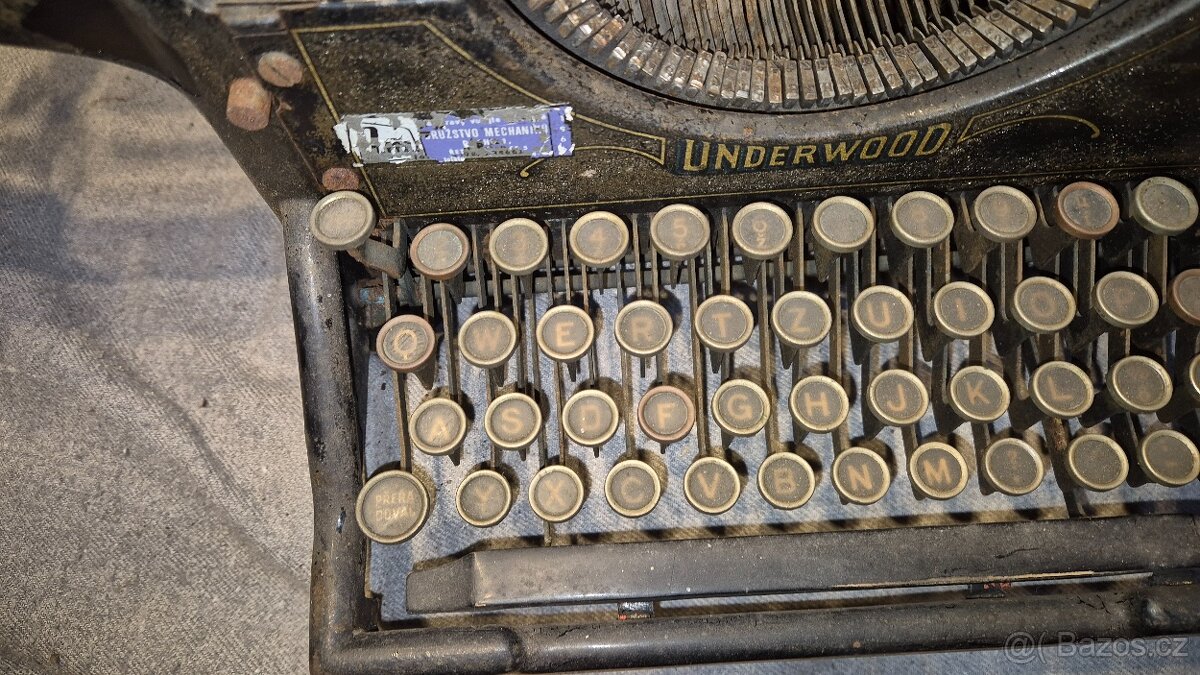 Psací stroj Underwood Standard - 3
