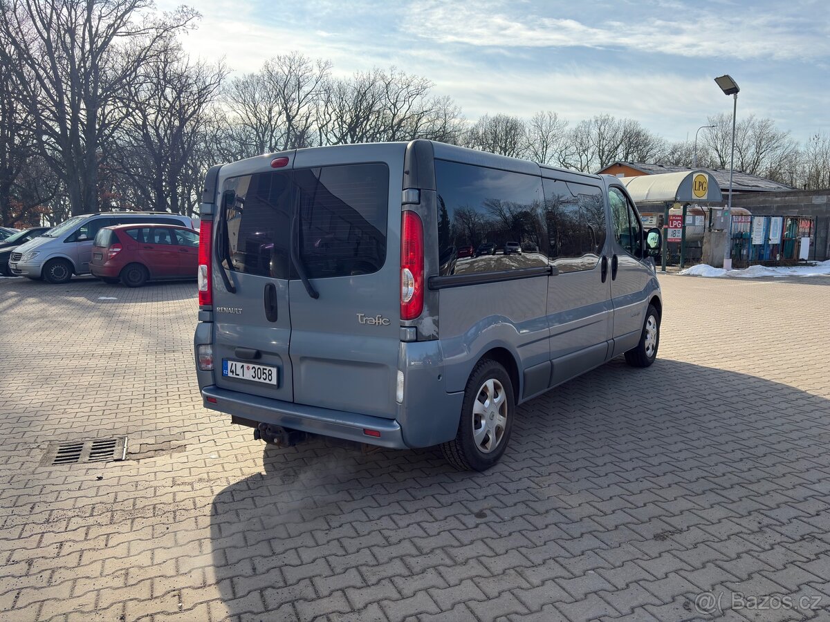 Renault Trafic 2.5 dCi, 9 míst, long - 3
