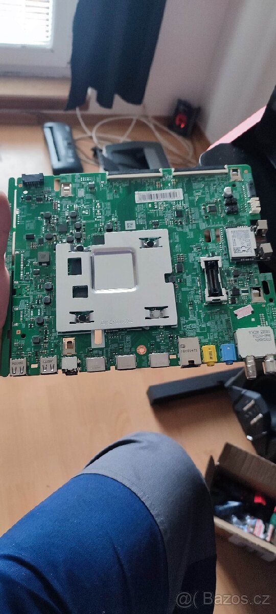 Díly z TV Samsung 65palců - 3