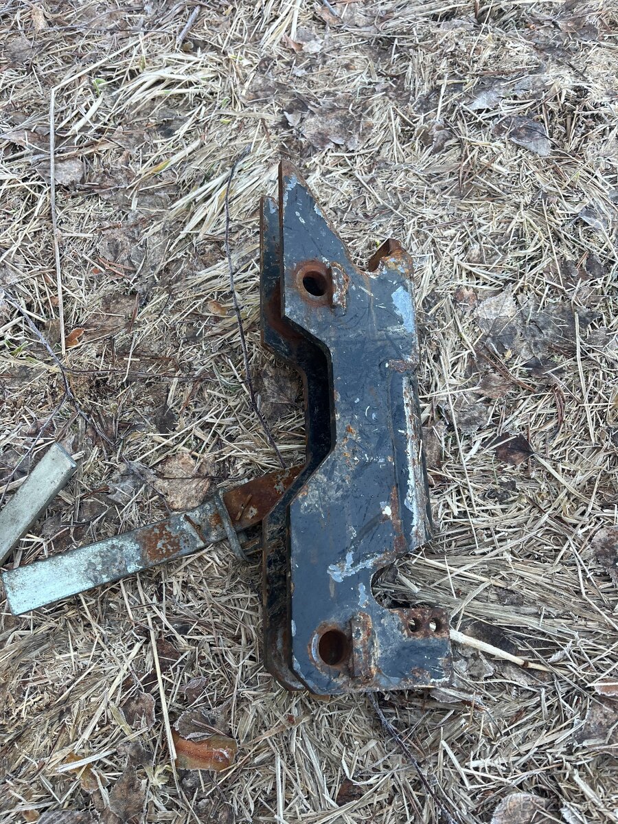 Upínače na humpolecký nakladač - 3