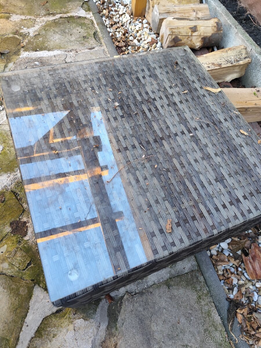 Venkovní stoleček - 3