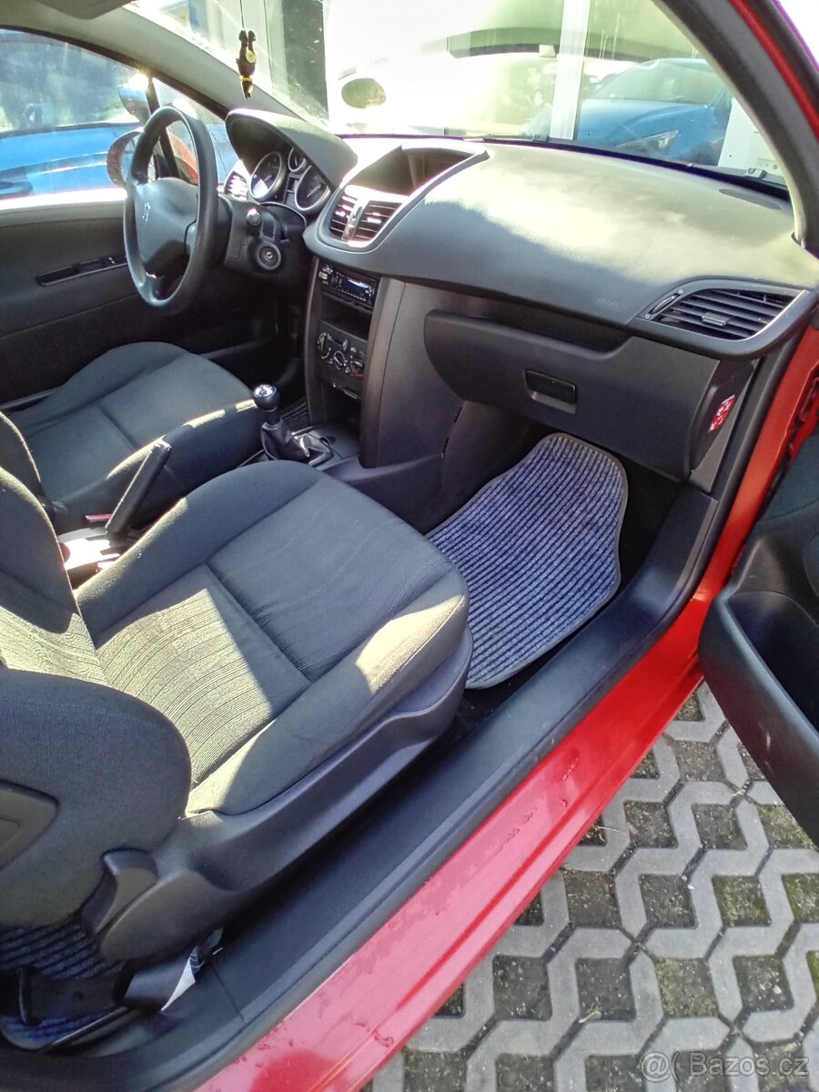 Peugot 207 hatchback - 3