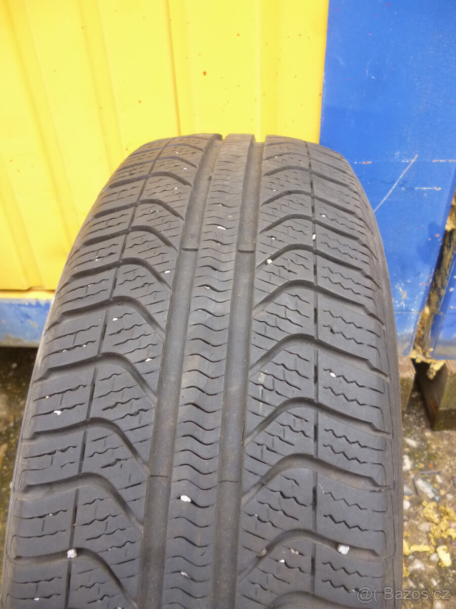 Pneu 205/60R15 - 3