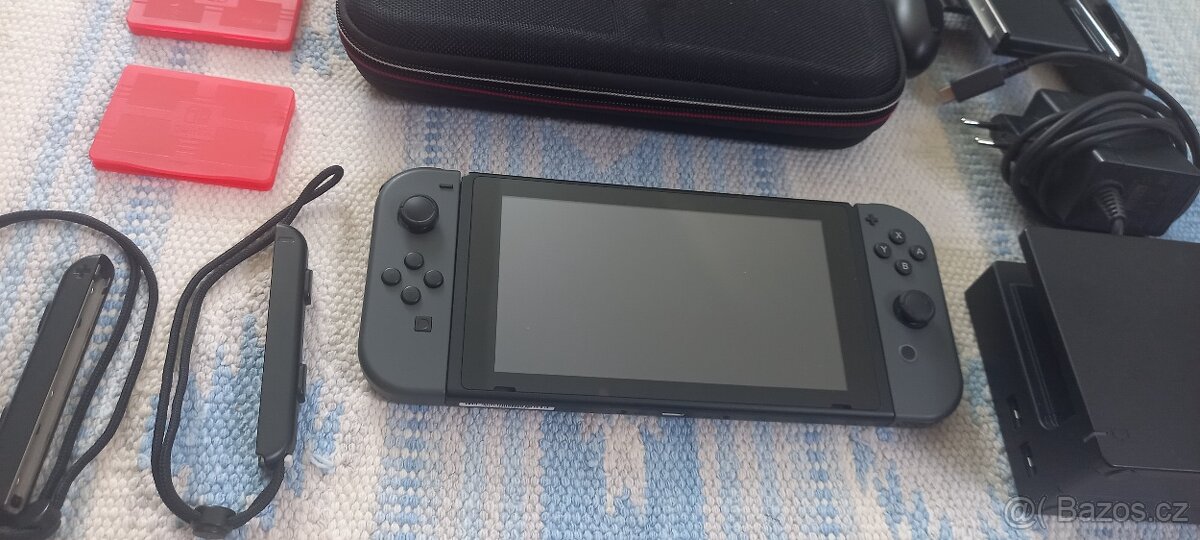 Nintendo Switch V2 - 3