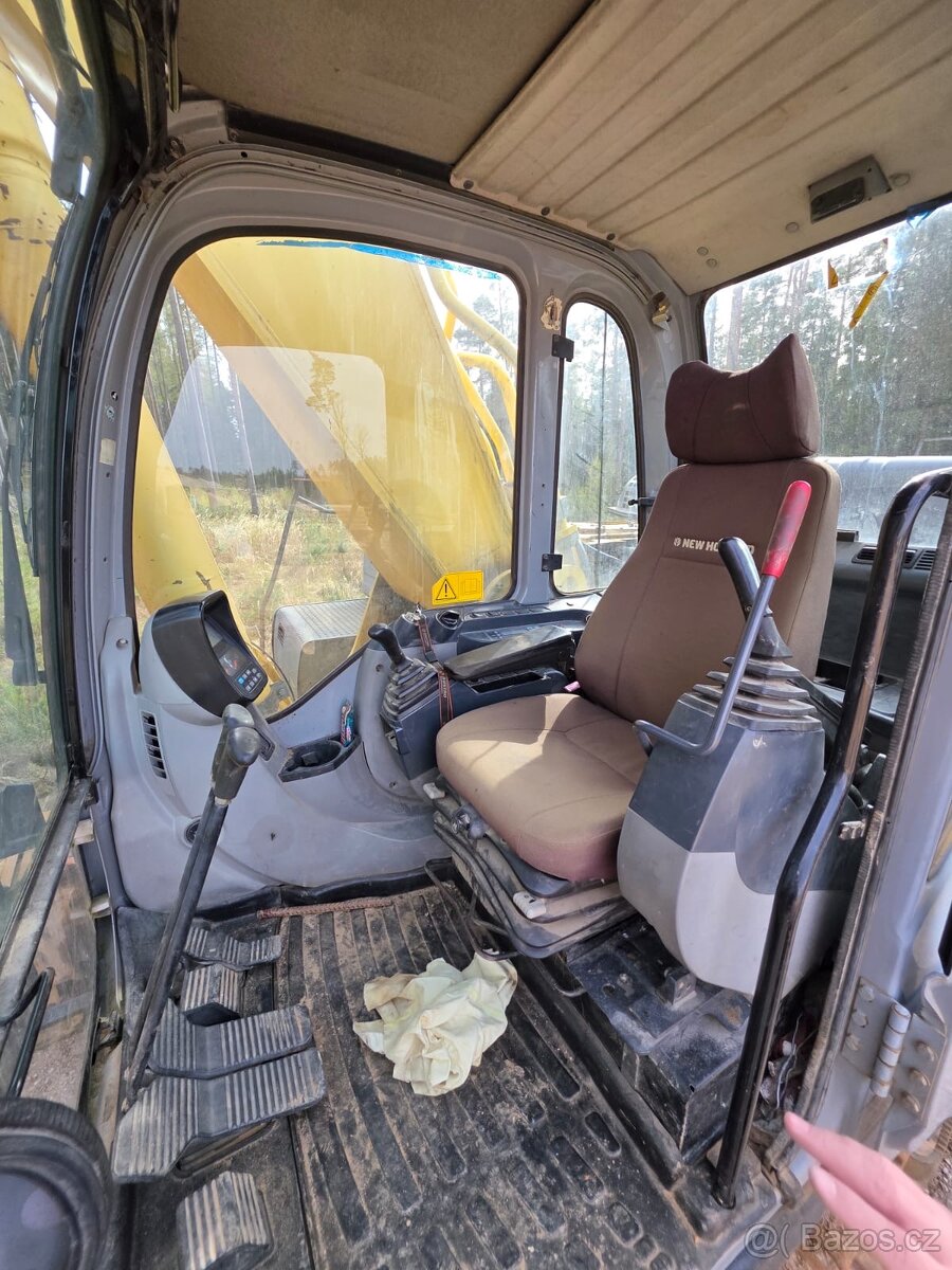 New Holland E 385B - 3