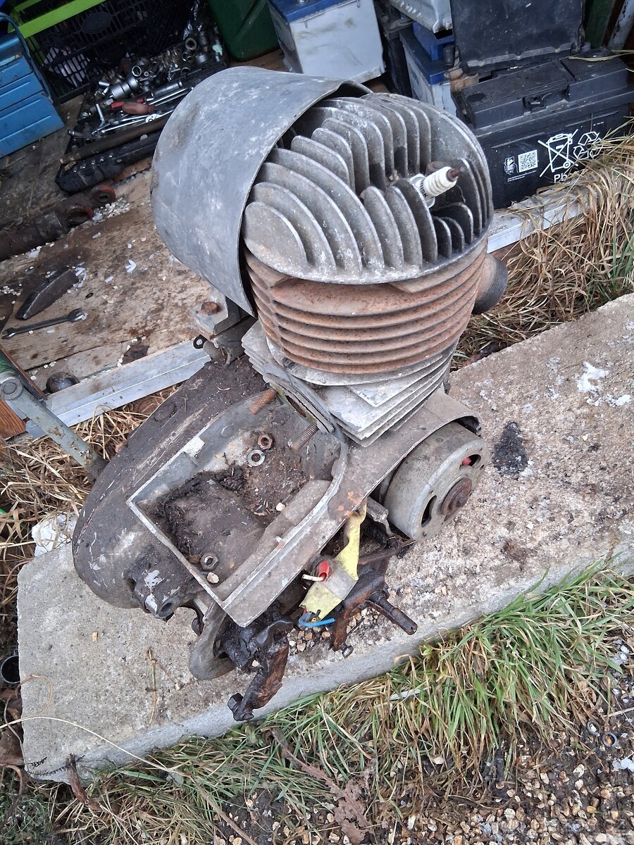 Motor Jawa cz 175 - 3