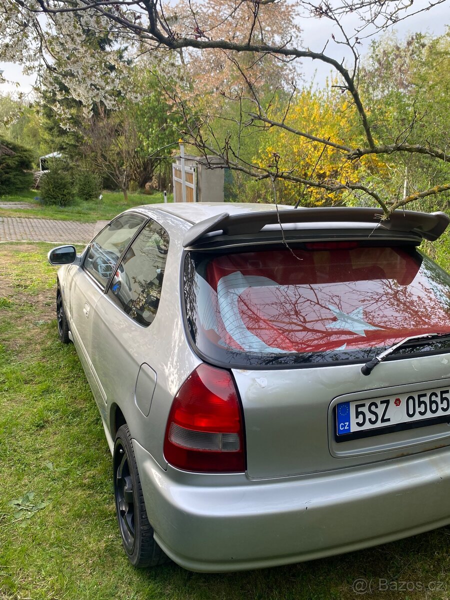 Typer křídlo Honda Civic 6g - 3