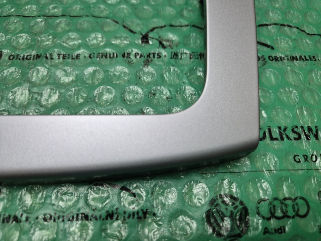 krytka spínačů (rámeček autorádia) matný chrom VW Passat (B6 - 3