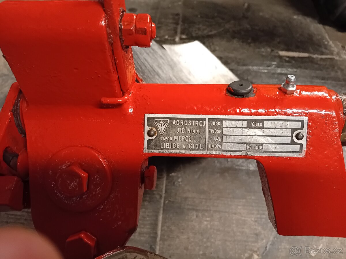 Oboustranný pluh obracák - 3