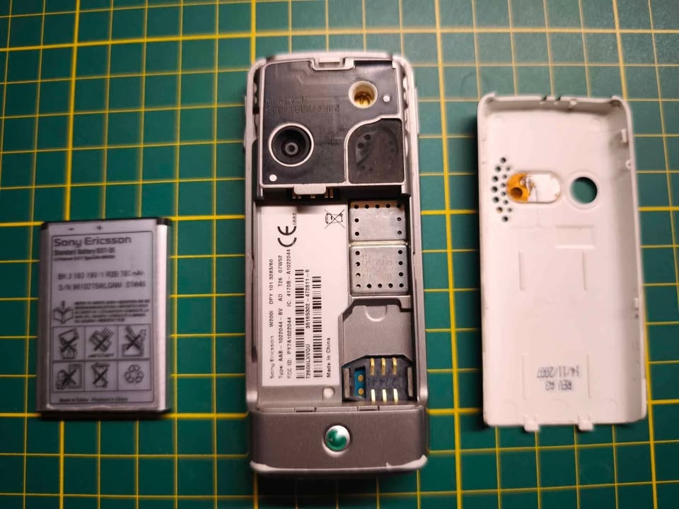 Sony Ericsson w200i,k200i - 3