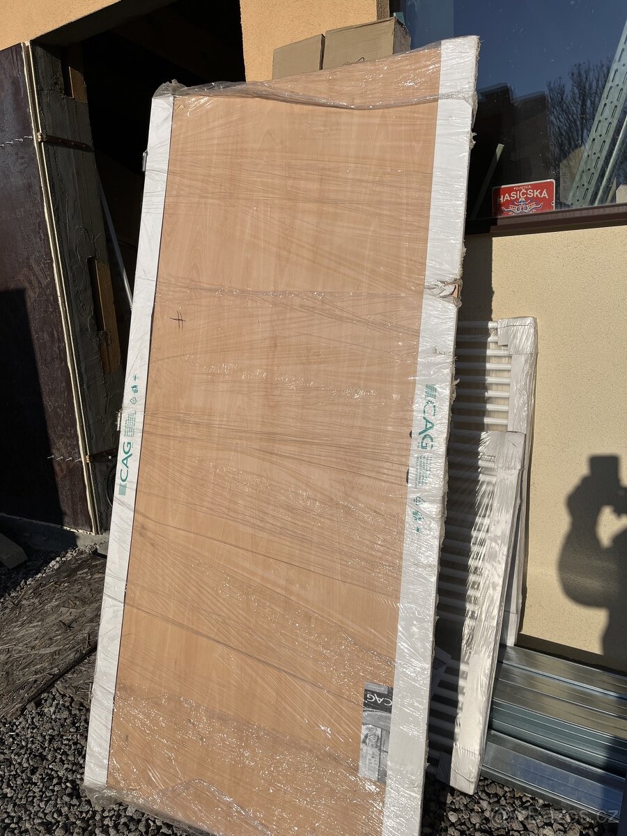 Prodám vstupní bytové dveře vč bezp zárubně 90 L - 3