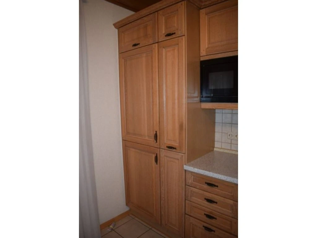 Kuchyně světlý dub masiv, s vestavěnými spotřebiči,5567 - 3