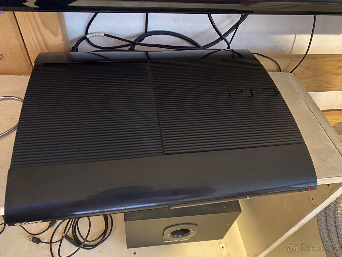 PlayStation 3 SuperSlim - 3