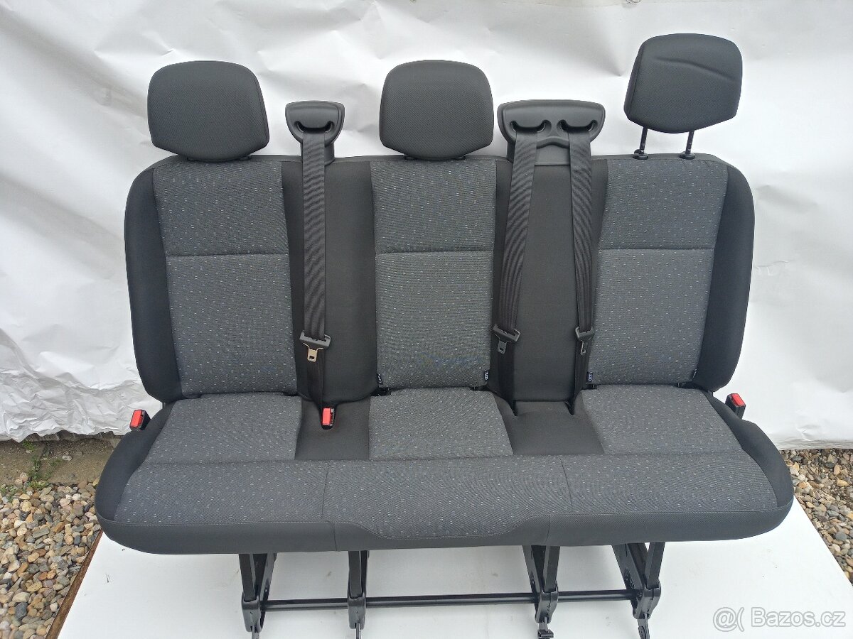 PRODÁM TROJSEDAČKU S INTEGROVANÝMI PÁSY RENAULT MASTER 2019 - 3