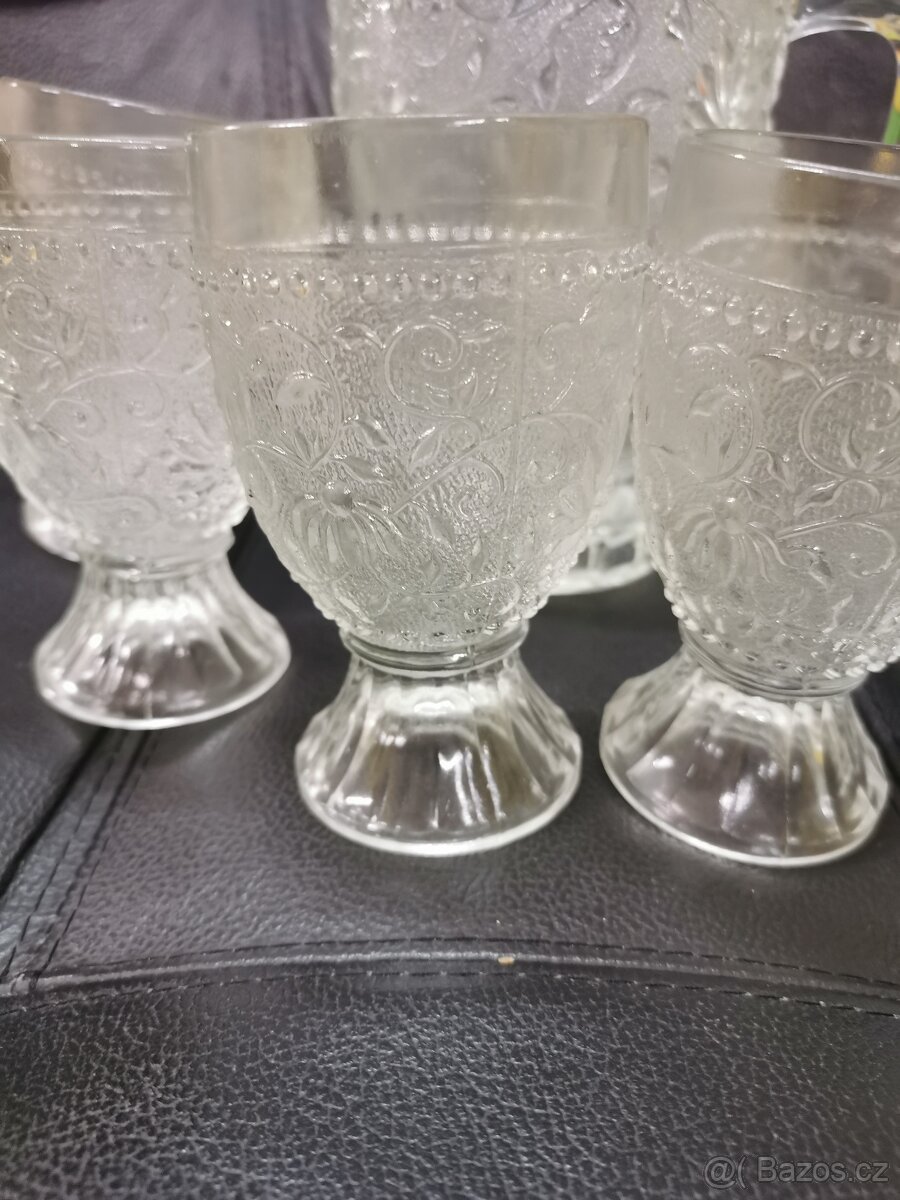 Džbán a šest poháru. - 3