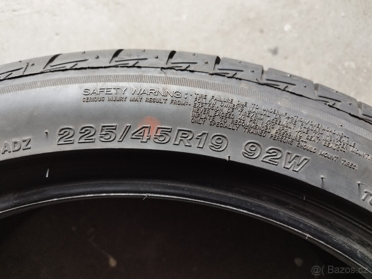2 LETNÍ Bridgestone 225/45 R19 - TOP - 3