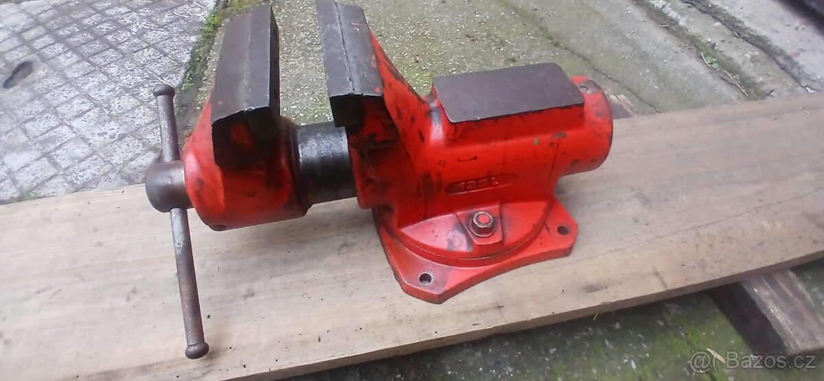 Svěrák YORK 125 - 3