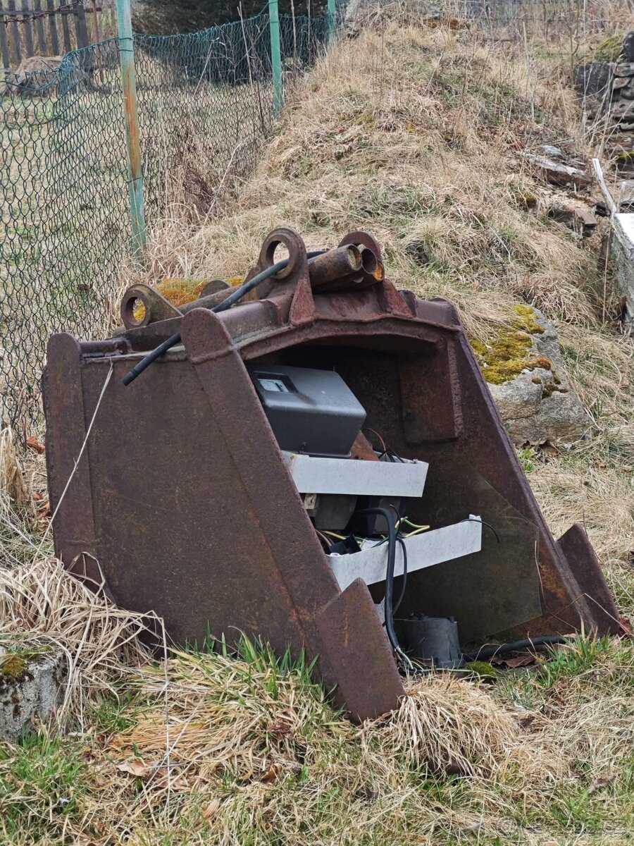 Traktorbagr Bělorus - 3